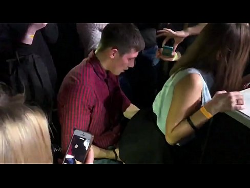 ❤️ Pravi seks u ruskom noćnom klubu. 18-godišnja Ruskinja u anusu i vagini pojebana u noćnom klubu Seks video na hr.sexuria-net.ru
